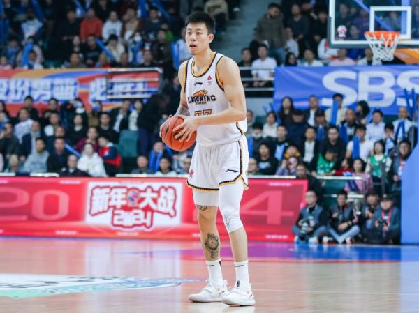 屋漏偏逢連夜雨！張鎮(zhèn)麟7中1僅得2分2板4助 末節(jié)受傷離場